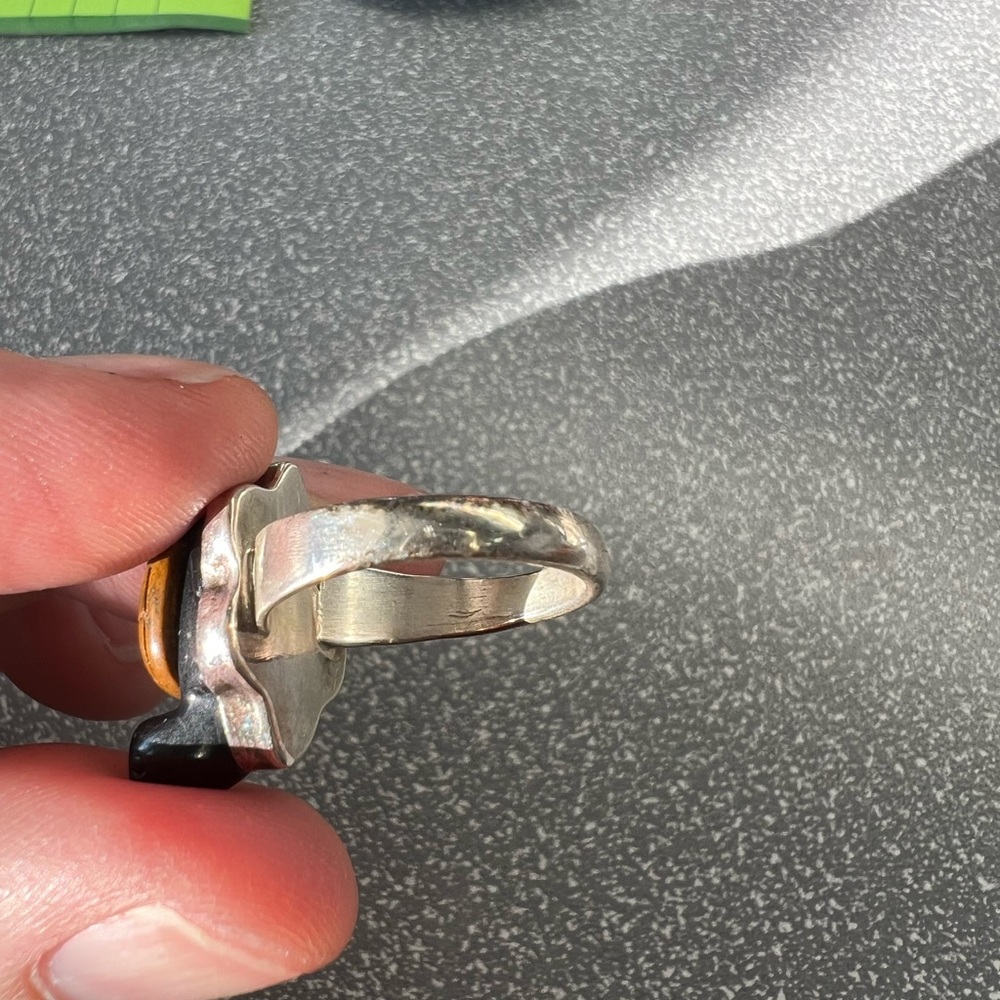 Wood turtle ring with sterling silver band, roughly size 7 3/4 - Picture 6 of 13